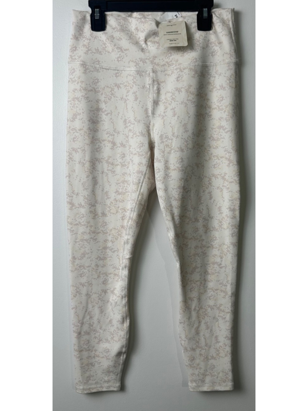 NEW Fabletics Women M Define High Waist 7/8 Legging White Mini Nueue Camo A2